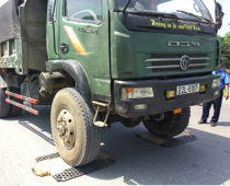Hòa Bình kiểm soát tải trọng xe lưu động trên đường Hồ Chí Minh